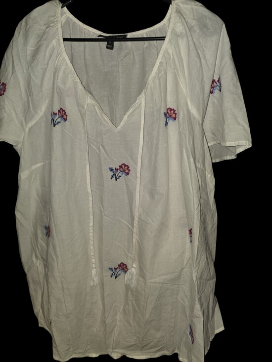 Lane Bryant Tops - Lane Bryant Women's Size 22 White Shirt With Embroidered Flowers 100% Cotton